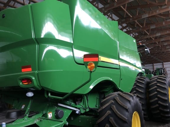 Main image John Deere S680
