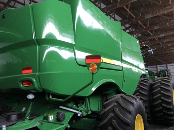 Main image John Deere S680