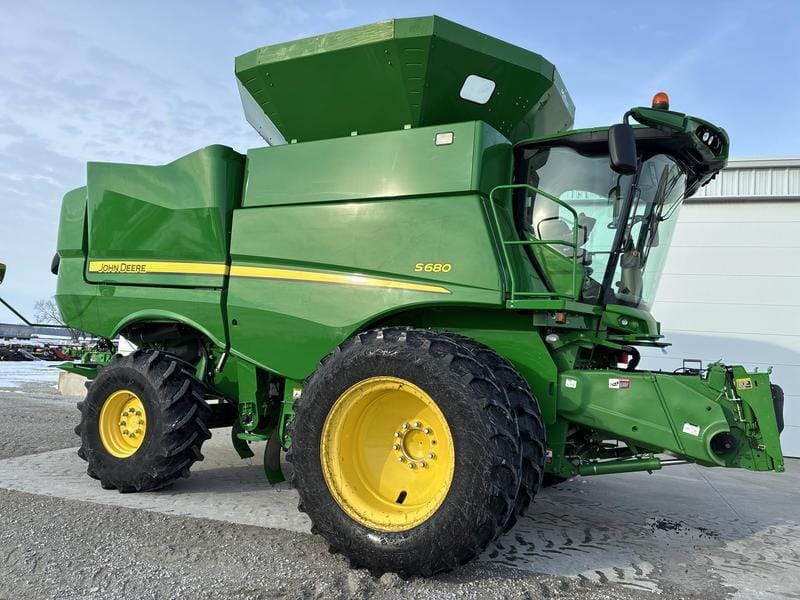 2015 John Deere S680 Equipment Image0