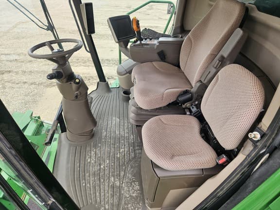 Image of John Deere S680 Primary image