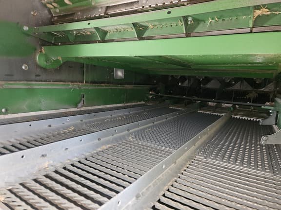 Image of John Deere S680 equipment image 2