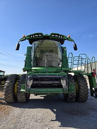 Image of John Deere S680 equipment image 2