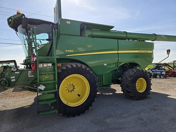 Image of John Deere S680 equipment image 1