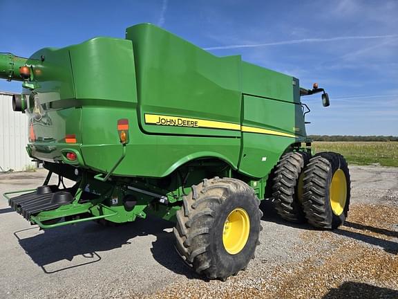 Image of John Deere S680 equipment image 4
