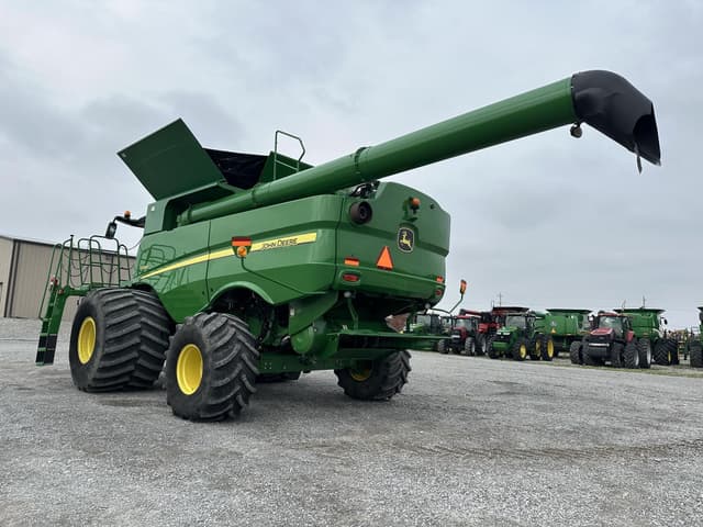 Image of John Deere S680 equipment image 4