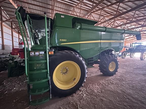 Image of John Deere S680 equipment image 1