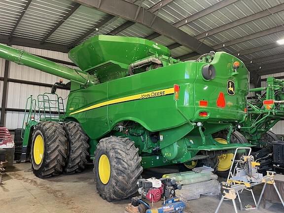 Image of John Deere S680 equipment image 1