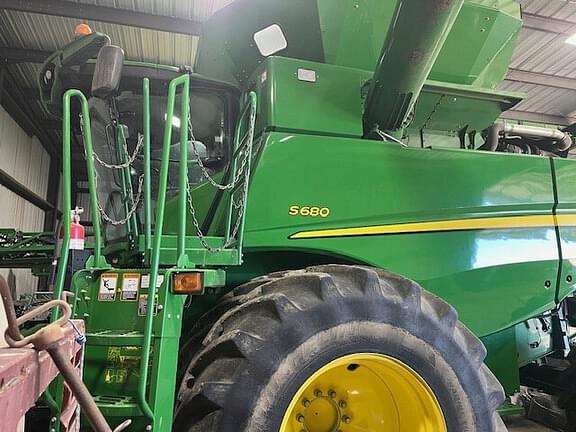 Image of John Deere S680 equipment image 4