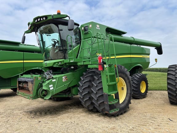 Main image John Deere S680
