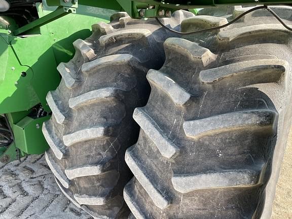 Image of John Deere S680 equipment image 1
