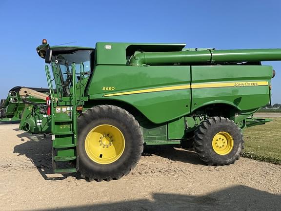Image of John Deere S680 equipment image 4