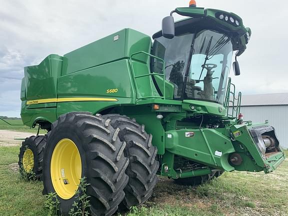 Image of John Deere S680 equipment image 1