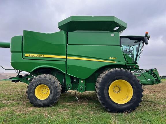 Image of John Deere S680 equipment image 4