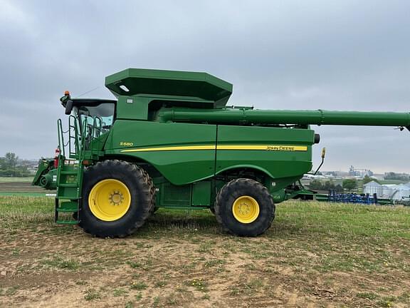 Image of John Deere S680 equipment image 1