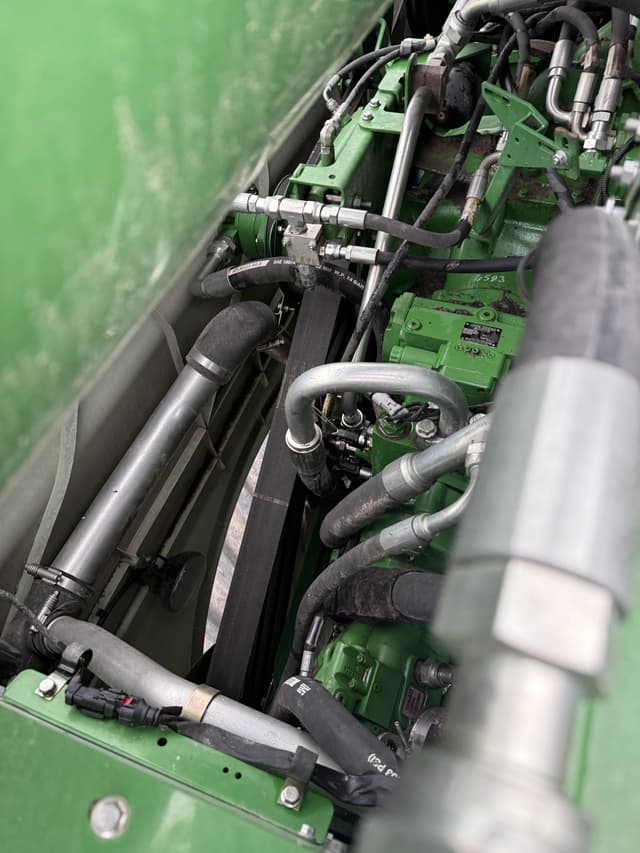 Image of John Deere S680 equipment image 3