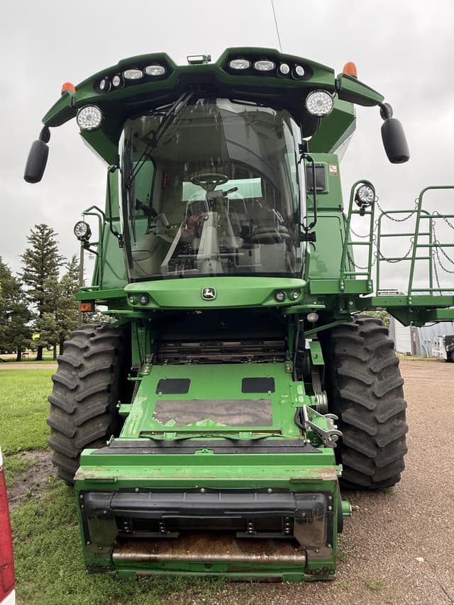 Image of John Deere S680 equipment image 2
