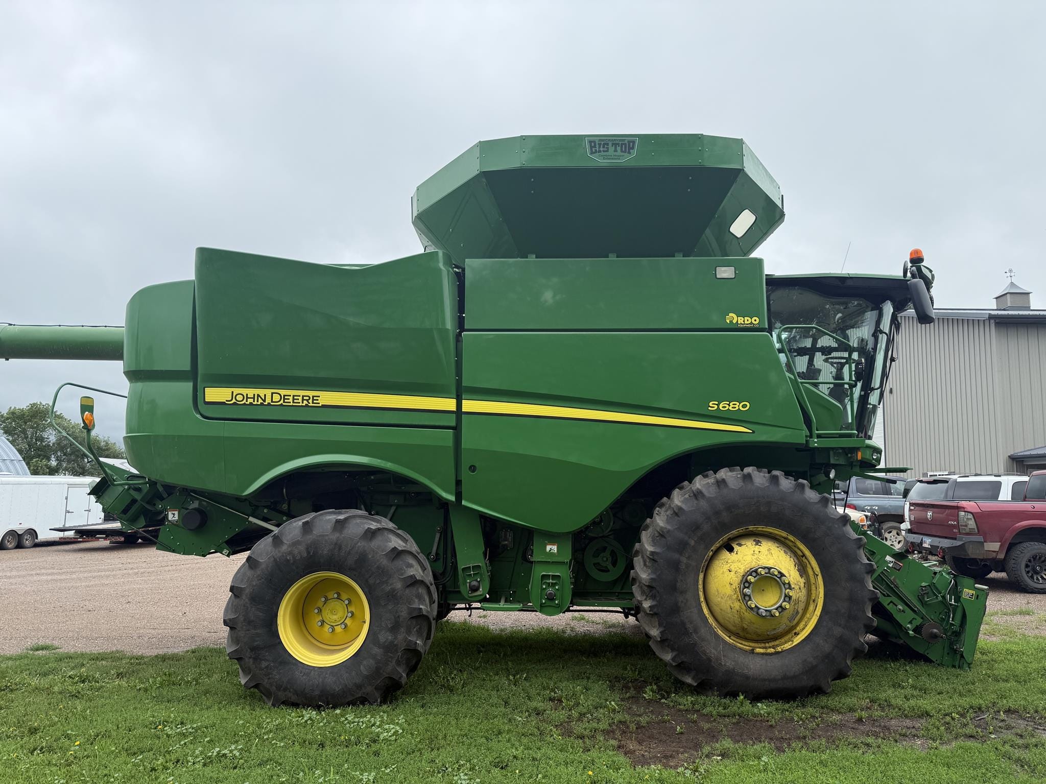 2015 John Deere S680 Equipment Image0