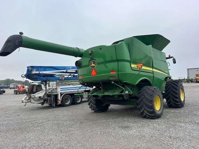Image of John Deere S680 equipment image 4