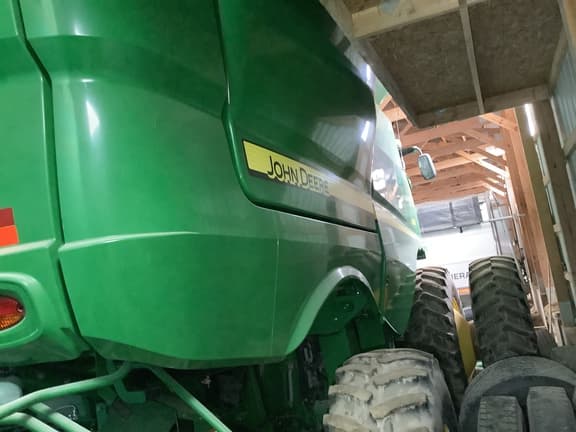 Image of John Deere S680 Primary image
