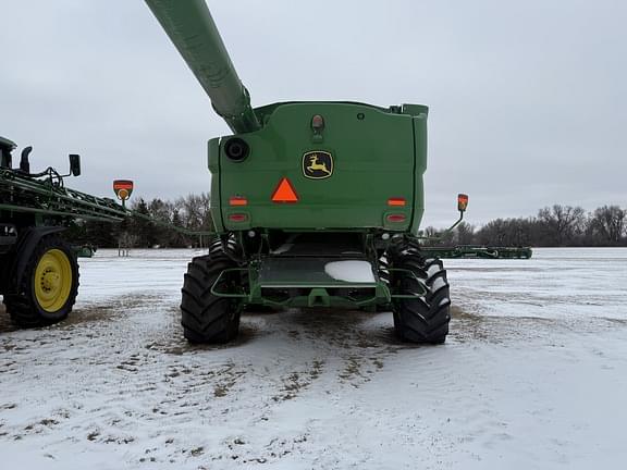 Image of John Deere S680 equipment image 3