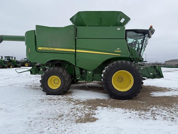 Image of John Deere S680 equipment image 1