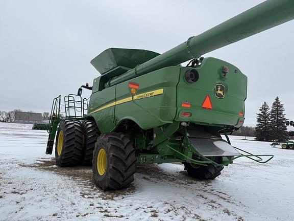 Image of John Deere S680 equipment image 4