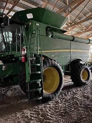 Image of John Deere S680 Primary Image