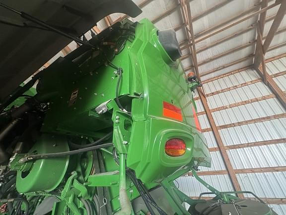Image of John Deere S680 Primary image