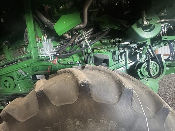 Image of John Deere S680 equipment image 4