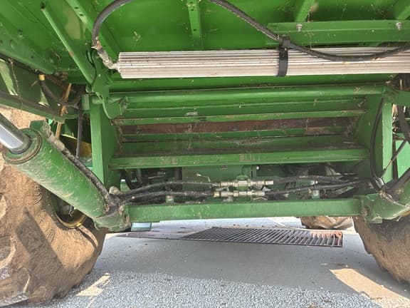 Image of John Deere S680 equipment image 2