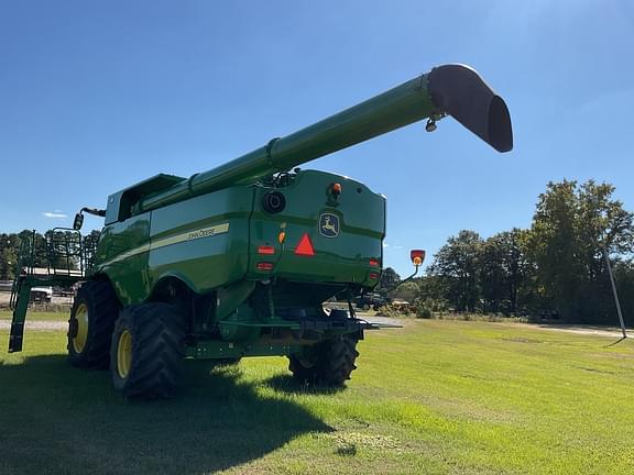 Image of John Deere S680 equipment image 1