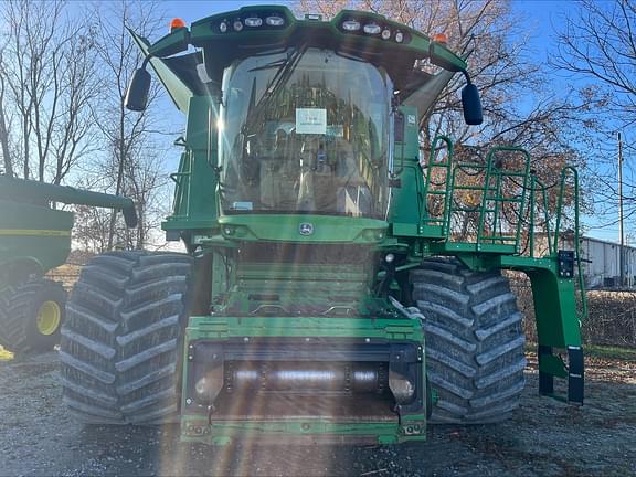 Image of John Deere S680 equipment image 1