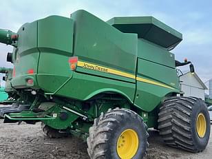 Main image John Deere S680 3