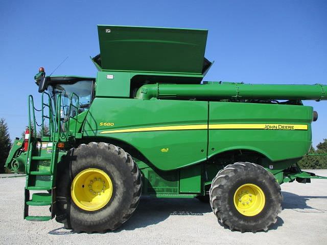 Image of John Deere S680 equipment image 2