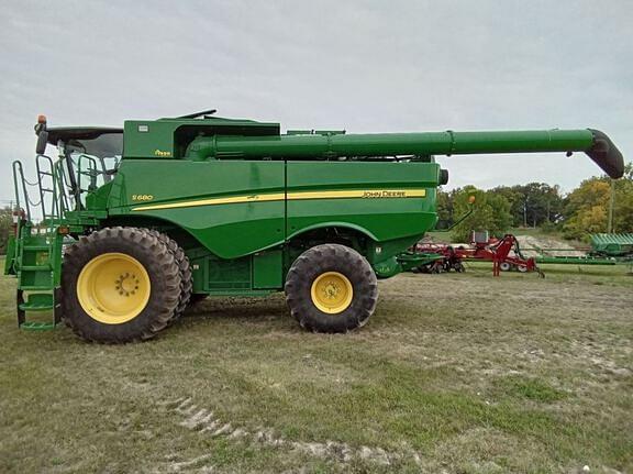 Image of John Deere S680 equipment image 1