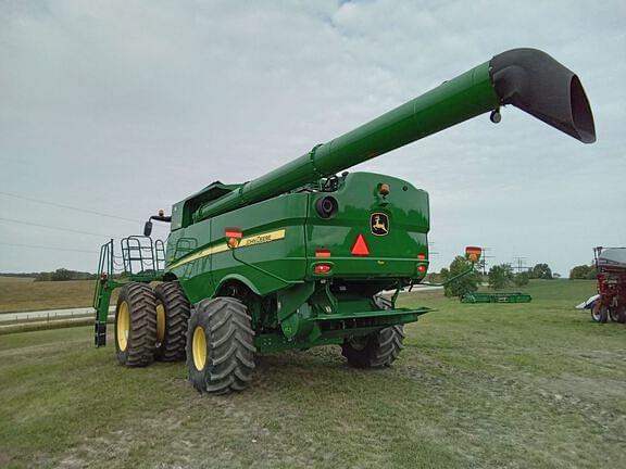 Image of John Deere S680 equipment image 2