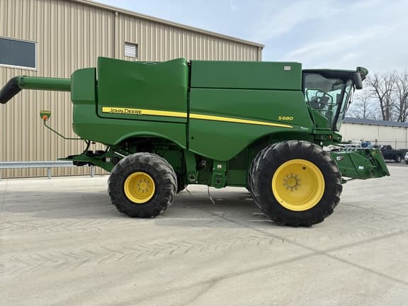 Image of John Deere S680 equipment image 1