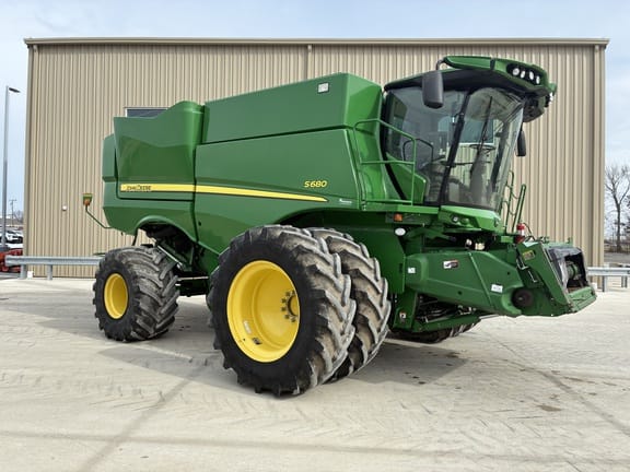 2015 John Deere S680 Equipment Image0