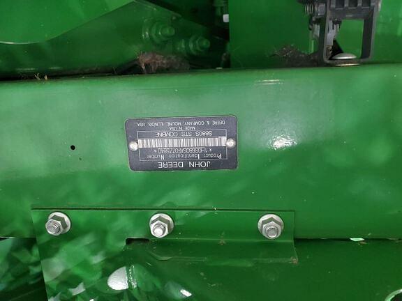 Image of John Deere S680 equipment image 4