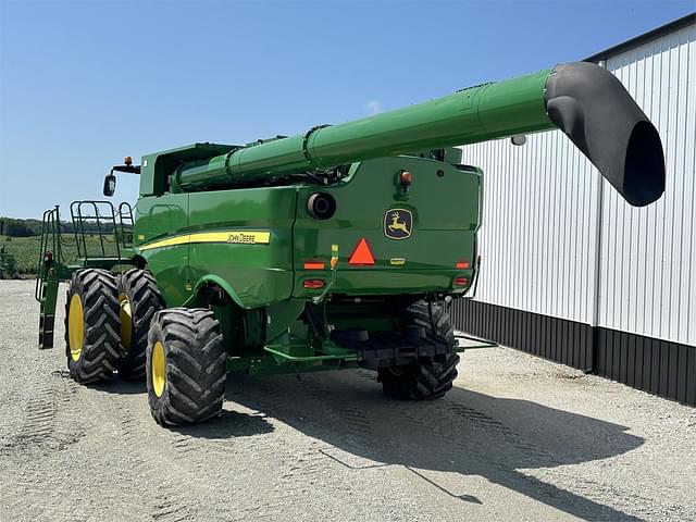 Image of John Deere S680 equipment image 1