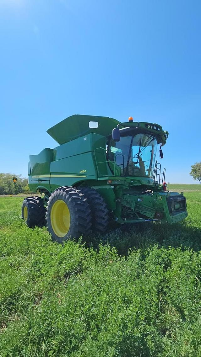 Image of John Deere S680 equipment image 1