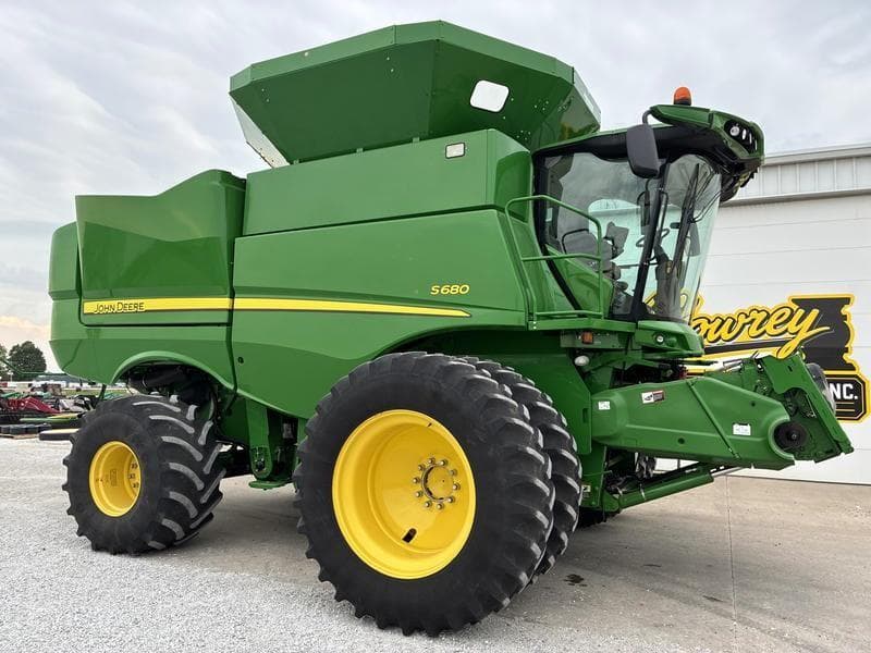 Image of John Deere S680 Primary image