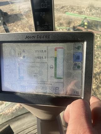 Image of John Deere S680 equipment image 4