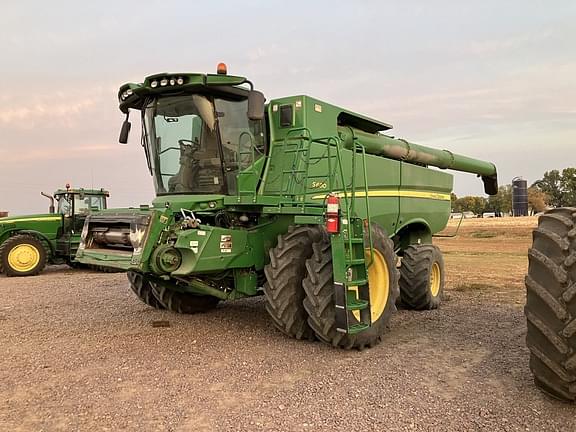 Image of John Deere S680 equipment image 1