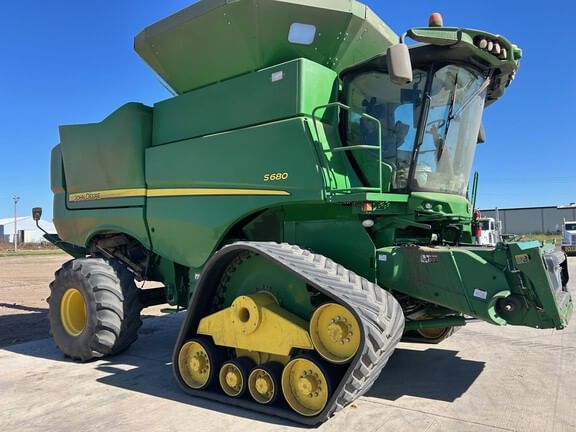 2015 John Deere S680 Equipment Image0