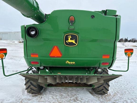 Image of John Deere S680 equipment image 4