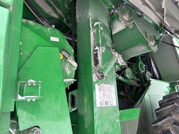 Image of John Deere S680 equipment image 2
