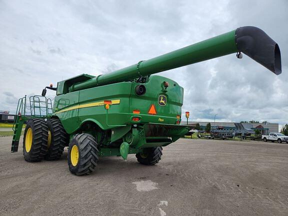 Image of John Deere S680 equipment image 2