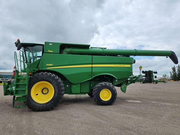 Image of John Deere S680 equipment image 1