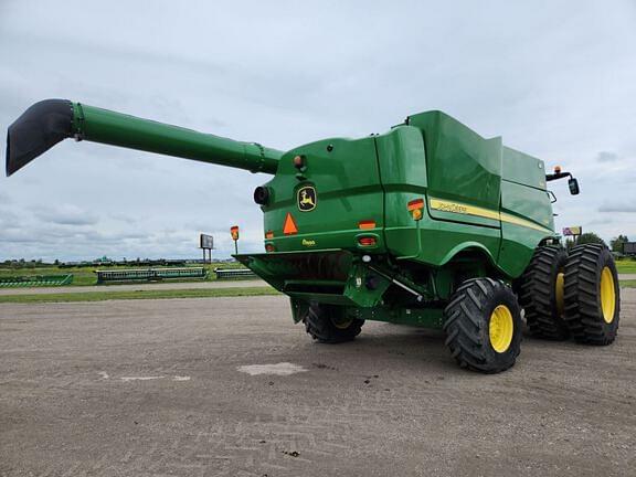 Image of John Deere S680 equipment image 4